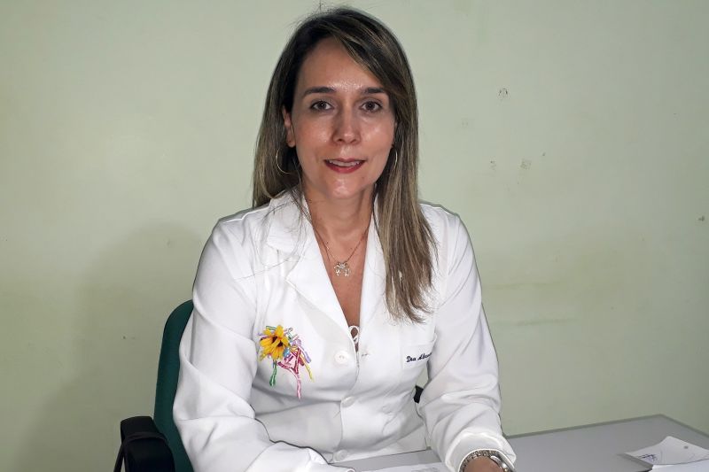 A Secretaria de Estado de Saúde Pública (Sespa) retomou o atendimento odontológico de pacientes com necessidades especiais em ambiente hospitalar, que estava suspenso há aproximadamente um ano no Hospital Ophir Loyola (HOL). O serviço é destinado apenas aos doentes que só podem passar por procedimentos odontológicos se estiverem com anestesia geral e com todo o suporte de um bloco cirúrgico.
Dra. Alessandra Grotti. <div class='credito_fotos'>Foto: ROBERTA VILANOVA/ ASCOM SESPA   |   <a href='/midias/2019/originais/2754_dra.alessandragrottifotorobertavilanova-sespa.jpg' download><i class='fa-solid fa-download'></i> Download</a></div>