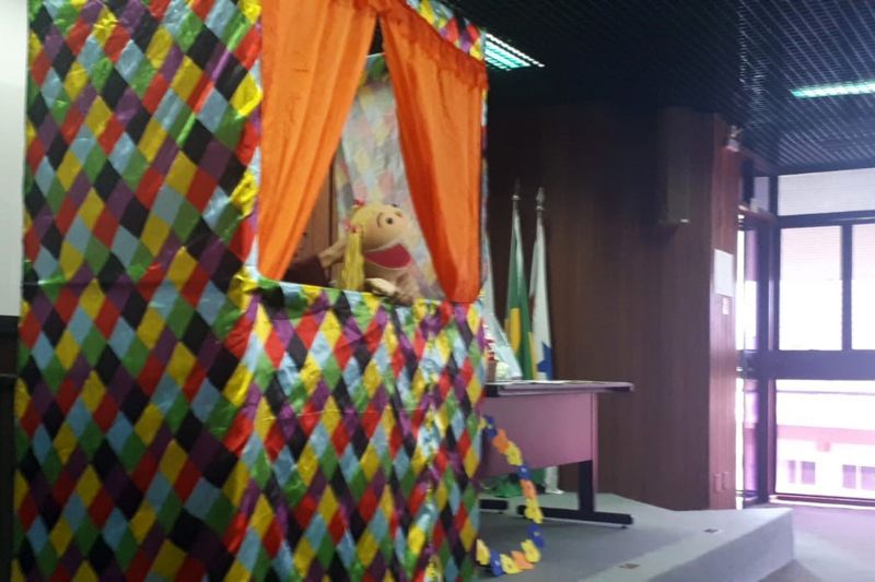 No Pará, a cada 2.500 habitantes, uma pessoa tem Doença Falciforme. Para informar sobre a enfermidade, nesta quarta-feira (19), a Fundação Centro de Hemoterapia e Hematologia do Pará (Hemopa) realizou uma ação pelo Dia Mundial de Conscientização e Sensibilização das Pessoas com Doença Falciforme (DF). O evento ocorreu no auditório da instituição e contou com a participação de, aproximadamente, 100 pessoas entre usuários, acompanhantes e servidores. <div class='credito_fotos'>Foto: Divulgação   |   <a href='/midias/2019/originais/2761_foto3.jpg' download><i class='fa-solid fa-download'></i> Download</a></div>