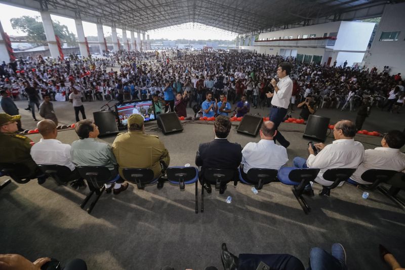 Cerca de 3.500 estudantes, de 13 escolas da rede pública da sede municipal de Marabá e dos distritos de Morada Nova e São Félix, no sudeste paraense, participaram nesta quarta-feira (19) da cerimônia de conclusão de cursos do Programa Educacional de Resistência às Drogas e à Violência (Proerd). Realizado no Centro de Convenções da Assembleia de Deus, a partir das 16 h, o evento encerrou um ciclo de quatro meses de formação, e contou com a participação do governador Helder Barbalho e do vice-governador Lúcio Vale. <div class='credito_fotos'>Foto: Marcelo Seabra / Ag. Pará   |   <a href='/midias/2019/originais/2762_20190619172544__mg_8465.jpg' download><i class='fa-solid fa-download'></i> Download</a></div>
