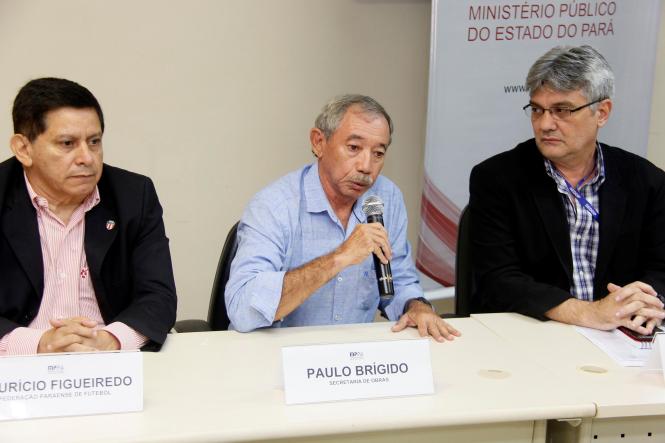 O Estádio Estadual Jornalista Edgar Augusto Proença - Mangueirão está liberado para receber o jogo entre Remo e Tapajós no próximo domingo, 3 de fevereiro, a partir das 16h, porém com capacidade máxima reduzida para 22 mil torcedores. O anúncio foi feito nesta quinta-feira (31), na sede do Ministério Público do Estado (MP-PA), durante a divulgação da recomendação expedida pelo órgão para que seja levado em consideração o laudo confeccionado pelo Corpo de Bombeiros, atestando segurança para realização de eventos esportivos até o limite estipulado. Na foto, o engenheiro civil Paulo Brígido.

FOTO: MARCELO SEABRA/AG. PARÁ
DATA: 31.01.2019
BELÉM - PARÁ <div class='credito_fotos'>Foto: Marcelo Seabra / Ag. Pará   |   <a href='/midias/2019/originais/2764dfae-62e4-4ec4-96c5-c9cdcf2310db.jpg' download><i class='fa-solid fa-download'></i> Download</a></div>