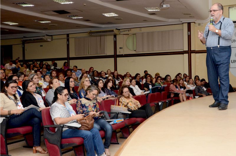 Mais de 200 educadores, entre eles gestores, diretores e técnicos de escolas das USES de Belém participaram na terça-feira (18) e quarta-feira (19), na capital paraense, da 4ª edição do I Encontro de Educação do Pará  <div class='credito_fotos'>Foto: ASCOM SEDUC   |   <a href='/midias/2019/originais/2768_1.jpg' download><i class='fa-solid fa-download'></i> Download</a></div>