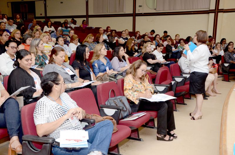 Mais de 200 educadores, entre eles gestores, diretores e técnicos de escolas das USES de Belém participaram na terça-feira (18) e quarta-feira (19), na capital paraense, da 4ª edição do I Encontro de Educação do Pará  <div class='credito_fotos'>Foto: ASCOM SEDUC   |   <a href='/midias/2019/originais/2768_10.jpg' download><i class='fa-solid fa-download'></i> Download</a></div>