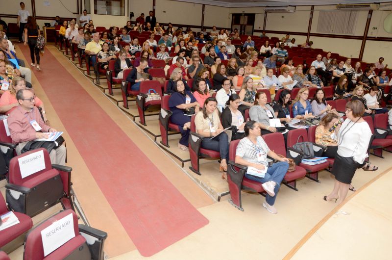 Mais de 200 educadores, entre eles gestores, diretores e técnicos de escolas das USES de Belém participaram na terça-feira (18) e quarta-feira (19), na capital paraense, da 4ª edição do I Encontro de Educação do Pará  <div class='credito_fotos'>Foto: ASCOM SEDUC   |   <a href='/midias/2019/originais/2768_13.jpg' download><i class='fa-solid fa-download'></i> Download</a></div>