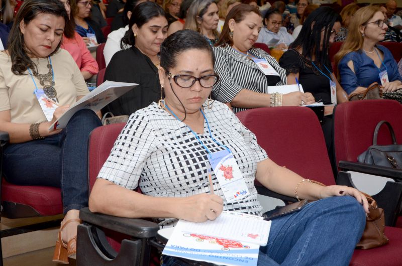Mais de 200 educadores, entre eles gestores, diretores e técnicos de escolas das USES de Belém participaram na terça-feira (18) e quarta-feira (19), na capital paraense, da 4ª edição do I Encontro de Educação do Pará  <div class='credito_fotos'>Foto: ASCOM SEDUC   |   <a href='/midias/2019/originais/2768_9.jpg' download><i class='fa-solid fa-download'></i> Download</a></div>