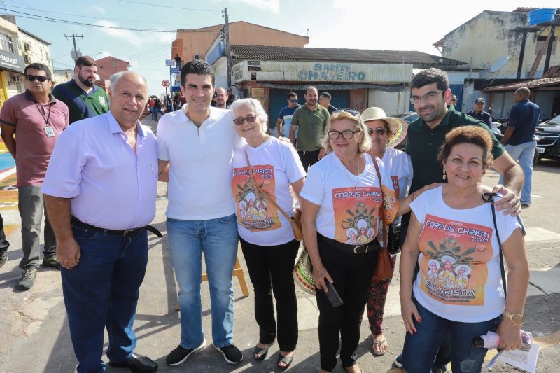 Tal e qual nos anos anteriores, o governador Helder Barbalho esteve em Capanema, no nordeste paraense, na manhã desta quinta, 20, para a tradicional celebração de Corpus Christi.

FOTO: MARCO SANTOS / AG. PARÁ
DATA: 20.06.2019
CAPANEMA - PARÁ <div class='credito_fotos'>Foto: Marco Santos / Ag. Pará   |   <a href='/midias/2019/originais/2769_-2673649231093212909_img_04582.jpg' download><i class='fa-solid fa-download'></i> Download</a></div>
