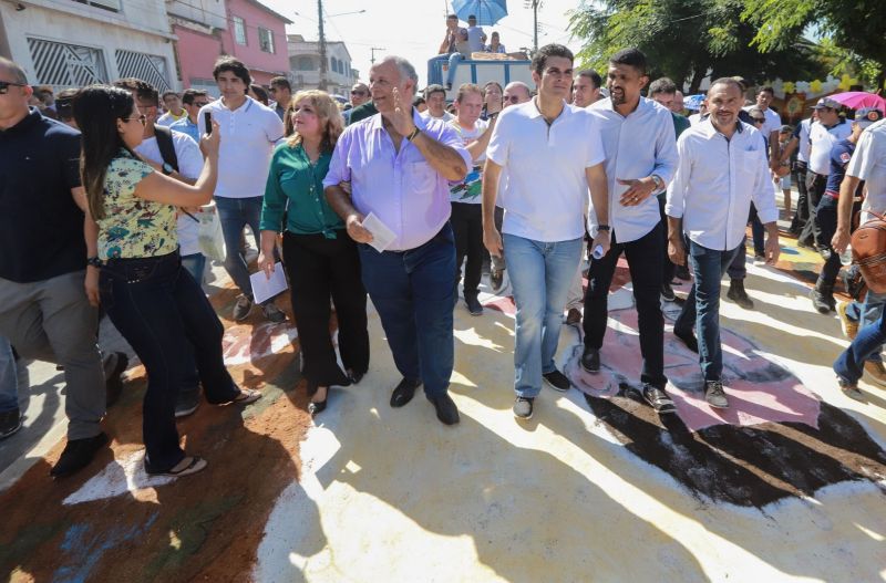 Tal e qual nos anos anteriores, o governador Helder Barbalho esteve em Capanema, no nordeste paraense, na manhã desta quinta, 20, para a tradicional celebração de Corpus Christi.

FOTO: MARCO SANTOS / AG. PARÁ
DATA: 20.06.2019
CAPANEMA - PARÁ <div class='credito_fotos'>Foto: Marco Santos / Ag. Pará   |   <a href='/midias/2019/originais/2769_-6923733181712096157_img_08182.jpg' download><i class='fa-solid fa-download'></i> Download</a></div>