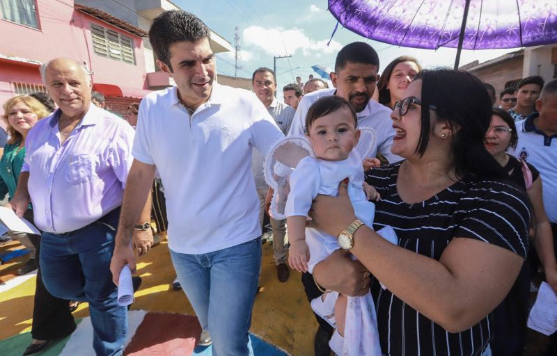 Tal e qual nos anos anteriores, o governador Helder Barbalho esteve em Capanema, no nordeste paraense, na manhã desta quinta, 20, para a tradicional celebração de Corpus Christi.

FOTO: MARCO SANTOS / AG. PARÁ
DATA: 20.06.2019
CAPANEMA - PARÁ <div class='credito_fotos'>Foto: Marco Santos / Ag. Pará   |   <a href='/midias/2019/originais/2769_-7300608375808935900_img_07822.jpg' download><i class='fa-solid fa-download'></i> Download</a></div>