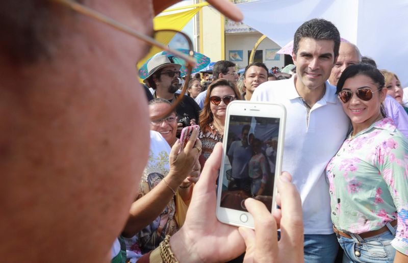 Tal e qual nos anos anteriores, o governador Helder Barbalho esteve em Capanema, no nordeste paraense, na manhã desta quinta, 20, para a tradicional celebração de Corpus Christi.

FOTO: MARCO SANTOS / AG. PARÁ
DATA: 20.06.2019
CAPANEMA - PARÁ <div class='credito_fotos'>Foto: Marco Santos / Ag. Pará   |   <a href='/midias/2019/originais/2769_7191213941857187874_img_08702.jpg' download><i class='fa-solid fa-download'></i> Download</a></div>