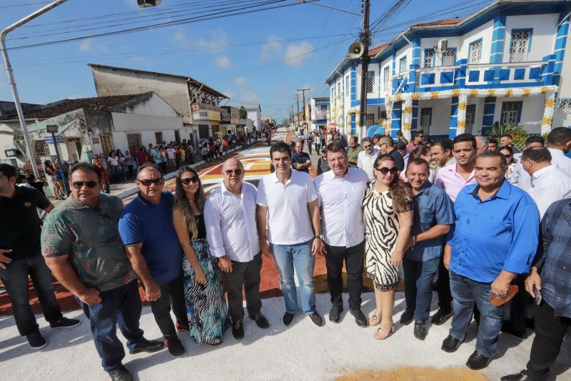 Tal e qual nos anos anteriores, o governador Helder Barbalho esteve em Capanema, no nordeste paraense, na manhã desta quinta, 20, para a tradicional celebração de Corpus Christi.

FOTO: MARCO SANTOS / AG. PARÁ
DATA: 20.06.2019
CAPANEMA - PARÁ <div class='credito_fotos'>Foto: Marco Santos / Ag. Pará   |   <a href='/midias/2019/originais/2769_8774890257037842334_img_0496.jpg' download><i class='fa-solid fa-download'></i> Download</a></div>