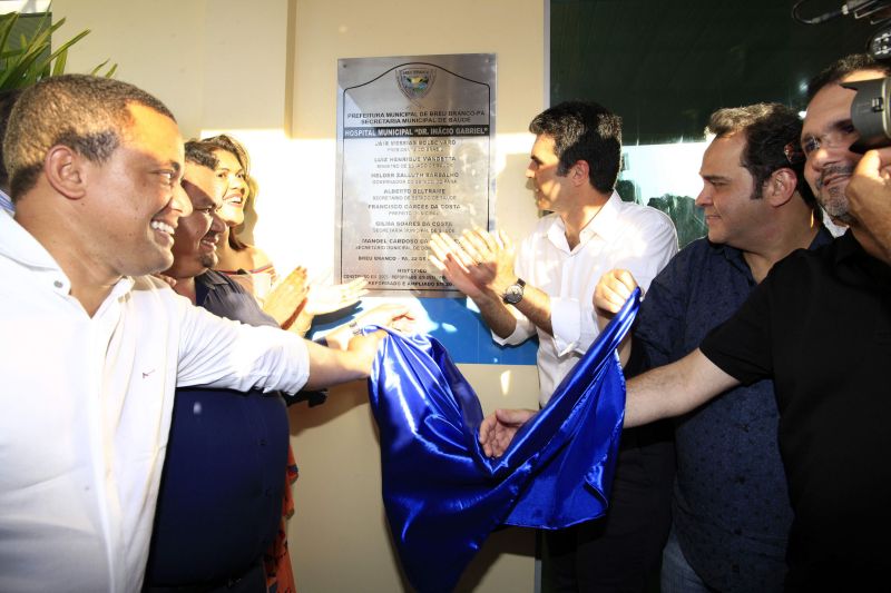 Uma parceria iniciada durante a segunda edição do Programa Governo por Todo o Pará, em abril deste ano, já rendeu frutos para a população de Breu Branco, município da região do Lago de Tucuruí, no sudeste paraense. Naquele evento, ocorrido no município vizinho de Marabá, o governador Helder Barbalho atendeu ao prefeito Garcês Costa e firmou parceria para a conclusão da obra de reforma e ampliação do Hospital Municipal “Dr. Inácio Gabriel”. Neste sábado (22), a unidade de saúde foi reinaugurada, com a presença do governador, de autoridades locais e centenas de moradores. <div class='credito_fotos'>Foto: Ricardo Amanajás / Ag. Pará   |   <a href='/midias/2019/originais/2775__94j5828.jpg' download><i class='fa-solid fa-download'></i> Download</a></div>