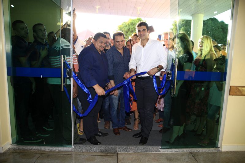 Uma parceria iniciada durante a segunda edição do Programa Governo por Todo o Pará, em abril deste ano, já rendeu frutos para a população de Breu Branco, município da região do Lago de Tucuruí, no sudeste paraense. Naquele evento, ocorrido no município vizinho de Marabá, o governador Helder Barbalho atendeu ao prefeito Garcês Costa e firmou parceria para a conclusão da obra de reforma e ampliação do Hospital Municipal “Dr. Inácio Gabriel”. Neste sábado (22), a unidade de saúde foi reinaugurada, com a presença do governador, de autoridades locais e centenas de moradores. <div class='credito_fotos'>Foto: Ricardo Amanajás / Ag. Pará   |   <a href='/midias/2019/originais/2775__94j5870.jpg' download><i class='fa-solid fa-download'></i> Download</a></div>