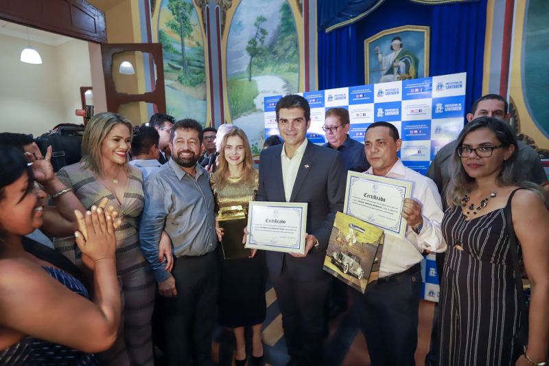 Com a assinatura de uma ordem de serviço, no valor de R$ 10 milhões, para recuperação de vias urbanas, e o anúncio de outras obras essenciais à população, o governo do Estado participou no sábado (22) das comemorações pelos 358 anos de fundação do município de Santarém, a "Pérola do Tapajós" cantada nos versos de Wilson Fonseca (o maestro Isoca), e que ao longo de mais de três séculos se tornou um polo econômico e cultural na região oeste do Pará. <div class='credito_fotos'>Foto: Marco Santos / Ag. Pará   |   <a href='/midias/2019/originais/2776_img_8061.jpg' download><i class='fa-solid fa-download'></i> Download</a></div>