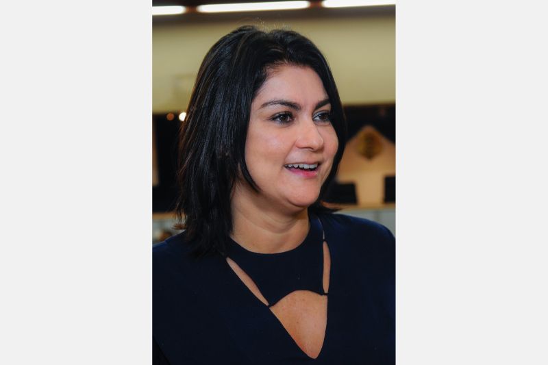 A Polícia Civil do Pará promoveu, na manhã desta segunda-feira (24), uma qualificação voltada para delegados, investigadores e escrivães. O "Curso de Atos e Procedimentos Administrativos Disciplinares" visa a capacitação dos policiais civis para a atuação dinâmica junto à Corregedoria Geral da Polícia Civil (Corregepol) e ocorre na sede da Delegacia Geral, no auditório A, de 8h as 12h e de 14 as 17h.
Delegada Isomary Regis. <div class='credito_fotos'>Foto: Ascom Polícia Civil   |   <a href='/midias/2019/originais/2780_delegadaisomaryregis.jpg' download><i class='fa-solid fa-download'></i> Download</a></div>