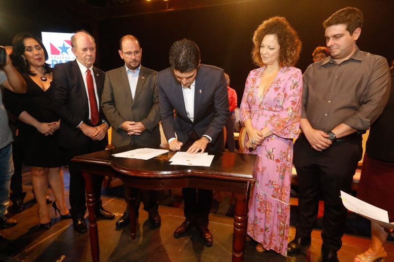  mais importante programa de incentivo à cultura no Estado, a Lei Semear, teve duplicado para R$ 6 milhões o limite máximo de renúncia fiscal do Imposto sobre Circulação de Mercadorias e Serviços (ICMS) para fins de investimentos em projetos culturais.

FOTO: MARCELO SEABRA / AG. PARÁ
DATA: 25.06.2019
BELÉM - PARÁ <div class='credito_fotos'>Foto: Marcelo Seabra / Ag. Pará   |   <a href='/midias/2019/originais/2784_f15.jpg' download><i class='fa-solid fa-download'></i> Download</a></div>