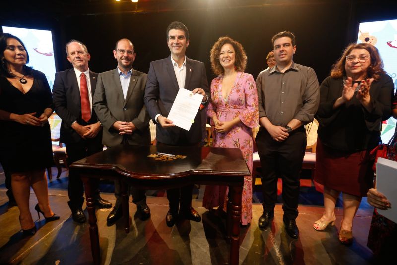  mais importante programa de incentivo à cultura no Estado, a Lei Semear, teve duplicado para R$ 6 milhões o limite máximo de renúncia fiscal do Imposto sobre Circulação de Mercadorias e Serviços (ICMS) para fins de investimentos em projetos culturais.

FOTO: MARCELO SEABRA / AG. PARÁ
DATA: 25.06.2019
BELÉM - PARÁ <div class='credito_fotos'>Foto: Marcelo Seabra / Ag. Pará   |   <a href='/midias/2019/originais/2784_f18.jpg' download><i class='fa-solid fa-download'></i> Download</a></div>