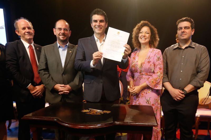  mais importante programa de incentivo à cultura no Estado, a Lei Semear, teve duplicado para R$ 6 milhões o limite máximo de renúncia fiscal do Imposto sobre Circulação de Mercadorias e Serviços (ICMS) para fins de investimentos em projetos culturais.

FOTO: MARCELO SEABRA / AG. PARÁ
DATA: 25.06.2019
BELÉM - PARÁ <div class='credito_fotos'>Foto: Marcelo Seabra / Ag. Pará   |   <a href='/midias/2019/originais/2784_f19.jpg' download><i class='fa-solid fa-download'></i> Download</a></div>