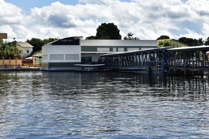 Mais de 18 mil moradores do município de Terra Santa, na região do Baixo Amazonas, serão beneficiados com a entrega do primeiro Terminal Hidroviário de Cargas e Passageiros da cidade, obra realizada pelo governo do Estado, por meio da Companhia de Portos e Hidrovias do Pará (CPH). A inauguração do novo espaço será nesta sexta-feira (28). <div class='credito_fotos'>Foto: Divulgação   |   <a href='/midias/2019/originais/2787_06b89659-b926-4a0d-ada1-822718aa197f.jpg' download><i class='fa-solid fa-download'></i> Download</a></div>