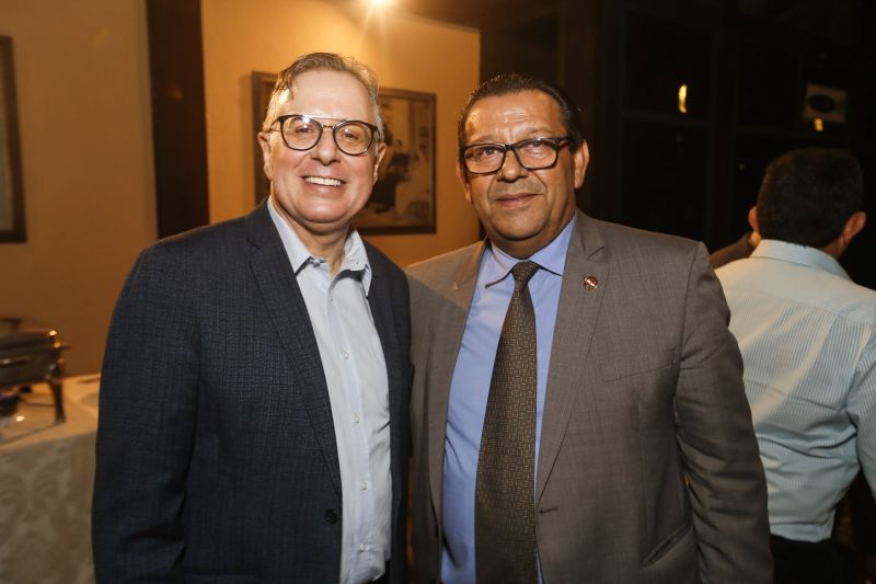 A agenda do Executivo para o segundo semestre de 2019 foi o assunto principal do encontro de integração conduzido, na noite desta terça-feira (25), pelo governador Helder Barbalho e pelo vice-governador Lúcio Vale, no Parque da Residência, em Belém.

FOTO: MARCELO SEABRA / AGÊNCIA PARÁ
DATA: 26.06.2019
BELÉM - PARÁ <div class='credito_fotos'>Foto: Marcelo Seabra / Ag. Pará   |   <a href='/midias/2019/originais/2793_20190625212721__mg_9789.jpg' download><i class='fa-solid fa-download'></i> Download</a></div>