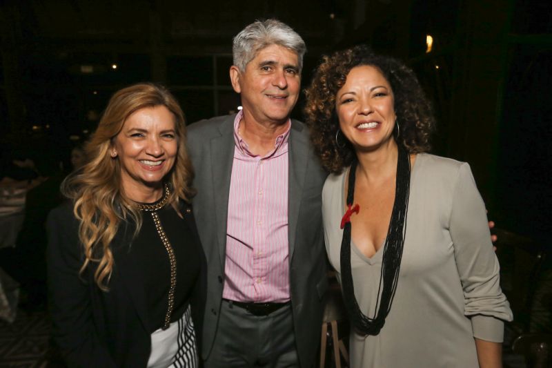 A agenda do Executivo para o segundo semestre de 2019 foi o assunto principal do encontro de integração conduzido, na noite desta terça-feira (25), pelo governador Helder Barbalho e pelo vice-governador Lúcio Vale, no Parque da Residência, em Belém.

FOTO: MARCELO SEABRA / AGÊNCIA PARÁ
DATA: 26.06.2019
BELÉM - PARÁ <div class='credito_fotos'>Foto: Marcelo Seabra / Ag. Pará   |   <a href='/midias/2019/originais/2793_20190625212856__mg_9792.jpg' download><i class='fa-solid fa-download'></i> Download</a></div>