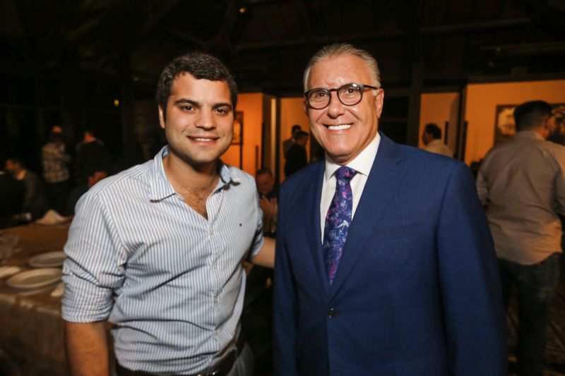 A agenda do Executivo para o segundo semestre de 2019 foi o assunto principal do encontro de integração conduzido, na noite desta terça-feira (25), pelo governador Helder Barbalho e pelo vice-governador Lúcio Vale, no Parque da Residência, em Belém.

FOTO: MARCELO SEABRA / AGÊNCIA PARÁ
DATA: 26.06.2019
BELÉM - PARÁ <div class='credito_fotos'>Foto: Marcelo Seabra / Ag. Pará   |   <a href='/midias/2019/originais/2793_20190625212929__mg_9794.jpg' download><i class='fa-solid fa-download'></i> Download</a></div>