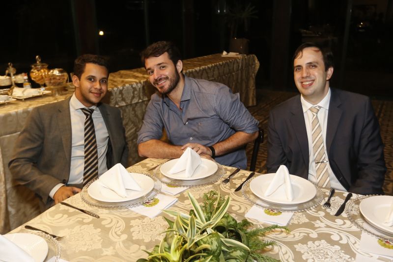 A agenda do Executivo para o segundo semestre de 2019 foi o assunto principal do encontro de integração conduzido, na noite desta terça-feira (25), pelo governador Helder Barbalho e pelo vice-governador Lúcio Vale, no Parque da Residência, em Belém.

FOTO: MARCELO SEABRA / AGÊNCIA PARÁ
DATA: 26.06.2019
BELÉM - PARÁ <div class='credito_fotos'>Foto: Marcelo Seabra / Ag. Pará   |   <a href='/midias/2019/originais/2793_20190625213127__mg_9808.jpg' download><i class='fa-solid fa-download'></i> Download</a></div>