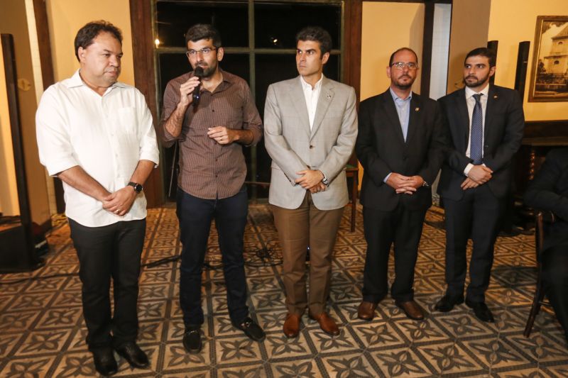 A agenda do Executivo para o segundo semestre de 2019 foi o assunto principal do encontro de integração conduzido, na noite desta terça-feira (25), pelo governador Helder Barbalho e pelo vice-governador Lúcio Vale, no Parque da Residência, em Belém.

FOTO: MARCELO SEABRA / AGÊNCIA PARÁ
DATA: 26.06.2019
BELÉM - PARÁ <div class='credito_fotos'>Foto: Marcelo Seabra / Ag. Pará   |   <a href='/midias/2019/originais/2793_20190625213258__mg_9817.jpg' download><i class='fa-solid fa-download'></i> Download</a></div>