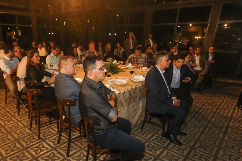 A agenda do Executivo para o segundo semestre de 2019 foi o assunto principal do encontro de integração conduzido, na noite desta terça-feira (25), pelo governador Helder Barbalho e pelo vice-governador Lúcio Vale, no Parque da Residência, em Belém.

FOTO: MARCELO SEABRA / AGÊNCIA PARÁ
DATA: 26.06.2019
BELÉM - PARÁ <div class='credito_fotos'>Foto: Marcelo Seabra / Ag. Pará   |   <a href='/midias/2019/originais/2793_20190625213319__mg_9820.jpg' download><i class='fa-solid fa-download'></i> Download</a></div>