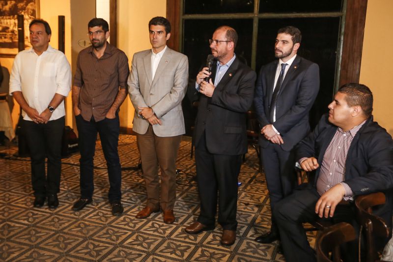 A agenda do Executivo para o segundo semestre de 2019 foi o assunto principal do encontro de integração conduzido, na noite desta terça-feira (25), pelo governador Helder Barbalho e pelo vice-governador Lúcio Vale, no Parque da Residência, em Belém.

FOTO: MARCELO SEABRA / AGÊNCIA PARÁ
DATA: 26.06.2019
BELÉM - PARÁ <div class='credito_fotos'>Foto: Marcelo Seabra / Ag. Pará   |   <a href='/midias/2019/originais/2793_20190625213644__mg_9856.jpg' download><i class='fa-solid fa-download'></i> Download</a></div>