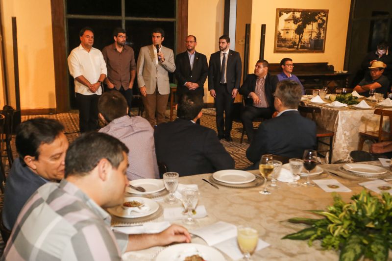 A agenda do Executivo para o segundo semestre de 2019 foi o assunto principal do encontro de integração conduzido, na noite desta terça-feira (25), pelo governador Helder Barbalho e pelo vice-governador Lúcio Vale, no Parque da Residência, em Belém.

FOTO: MARCELO SEABRA / AGÊNCIA PARÁ
DATA: 26.06.2019
BELÉM - PARÁ <div class='credito_fotos'>Foto: Marcelo Seabra / Ag. Pará   |   <a href='/midias/2019/originais/2793_20190625213902__mg_9878.jpg' download><i class='fa-solid fa-download'></i> Download</a></div>