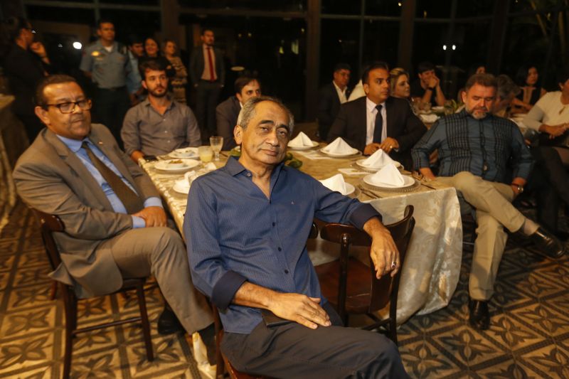 A agenda do Executivo para o segundo semestre de 2019 foi o assunto principal do encontro de integração conduzido, na noite desta terça-feira (25), pelo governador Helder Barbalho e pelo vice-governador Lúcio Vale, no Parque da Residência, em Belém.

FOTO: MARCELO SEABRA / AGÊNCIA PARÁ
DATA: 26.06.2019
BELÉM - PARÁ <div class='credito_fotos'>Foto: Marcelo Seabra / Ag. Pará   |   <a href='/midias/2019/originais/2793_20190625214030__mg_9898.jpg' download><i class='fa-solid fa-download'></i> Download</a></div>