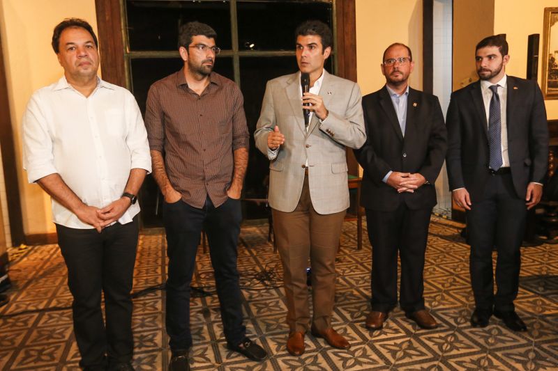 A agenda do Executivo para o segundo semestre de 2019 foi o assunto principal do encontro de integração conduzido, na noite desta terça-feira (25), pelo governador Helder Barbalho e pelo vice-governador Lúcio Vale, no Parque da Residência, em Belém.

FOTO: MARCELO SEABRA / AGÊNCIA PARÁ
DATA: 26.06.2019
BELÉM - PARÁ <div class='credito_fotos'>Foto: Marcelo Seabra / Ag. Pará   |   <a href='/midias/2019/originais/2793_20190625214108__mg_9901.jpg' download><i class='fa-solid fa-download'></i> Download</a></div>