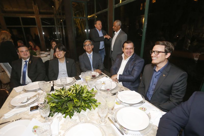 A agenda do Executivo para o segundo semestre de 2019 foi o assunto principal do encontro de integração conduzido, na noite desta terça-feira (25), pelo governador Helder Barbalho e pelo vice-governador Lúcio Vale, no Parque da Residência, em Belém.

FOTO: MARCELO SEABRA / AGÊNCIA PARÁ
DATA: 26.06.2019
BELÉM - PARÁ <div class='credito_fotos'>Foto: Marcelo Seabra / Ag. Pará   |   <a href='/midias/2019/originais/2793_20190625220234__mg_9916.jpg' download><i class='fa-solid fa-download'></i> Download</a></div>