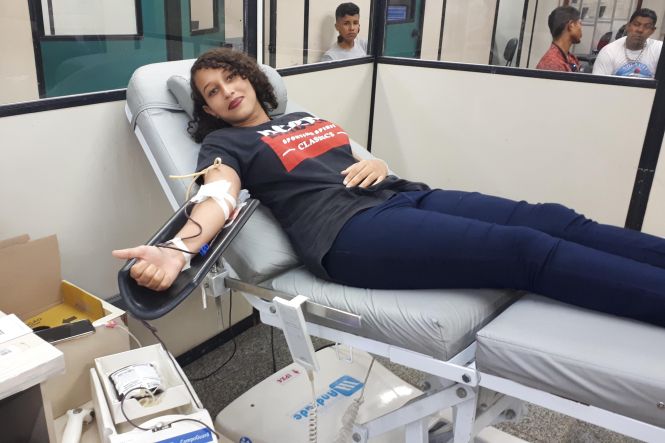 Cerca de 50 voluntários, entre lutadores de boxe, simpatizantes, familiares e amigos foram encaminhados por várias academias de Belém, por meio do projeto “Nocaute na Violência”, para doação de sangue, nesta quinta-feira (16), na sede da Fundação Centro de Hemoterapia e Hematologia do Pará (Hemopa), em Belém. O projeto existe há sete anos e foi idealizado pelo ex lutador de pugilismo e hoje treinador, José Dias Macedo Campos, 60, mais conhecido como “Zezé do Boxe”.

FOTO: DIVULGAÇÃO
DATA: 16.05.2019
BELÉM - PARÁ <div class='credito_fotos'>Foto: Divulgação   |   <a href='/midias/2019/originais/27a9b1de-bf86-4cc4-ab49-0a0c687f3221.jpg' download><i class='fa-solid fa-download'></i> Download</a></div>