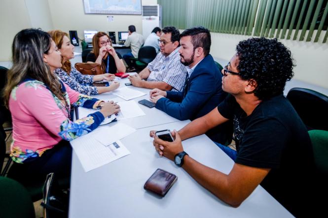 Desde a última segunda-feira (15), a Secretaria de Estado de Planejamento (Seplan) ouve técnicos e gestores dos órgãos da administração estadual, direta e indireta, visando à elaboração do Plano Plurianual (PPA) do período 2020-2023. Os encontros fazem parte das Oficinas Regionalizadas Temáticas, que discutem os principais investimentos e ações destinados ao desenvolvimento de todas as 12 regiões de Integração do Pará. Nesta quarta-feira (17) foram apresentados os cenários socioeconômicos e ambientais, além de avaliadas as possíveis melhorias, para as regiões de Integração (RI) Guamá e Guajará, que juntas integram 20 municípios paraenses.

FOTO: MAYCON NUNES / AGÊNCIA PARÁ
DATA: 17.04.2019
BELÉM - PARÁ <div class='credito_fotos'>Foto: Maycon Nunes / Ag. Pará   |   <a href='/midias/2019/originais/27b978c1-bbde-4927-b4c6-ed3db7021696.jpg' download><i class='fa-solid fa-download'></i> Download</a></div>