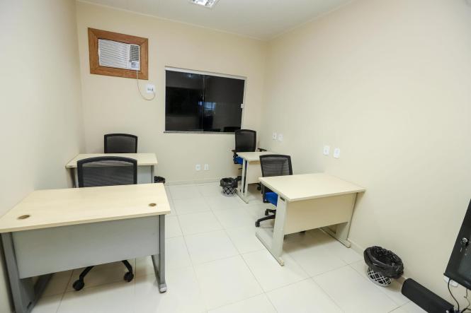 O governador Helder Barbalho inaugurou, no início da noite da sexta-feira (5), em Tucumã, a Unidade Integrada de Polícia do município, levando mais conforto e comodidade aos mais de 39 mil habitantes do lugar. A inauguração foi a última parada da comitiva do governo nas regiões sul e sudeste paraense pelo programa Governo Por todo o Pará. 

FOTO: MARCO SANTOS / AGÊNCIA PARÁ
DATA: 06.04.2019
TUCUMÃ - PA <div class='credito_fotos'>Foto: Marco Santos / Ag. Pará   |   <a href='/midias/2019/originais/27fb93b4-5c61-4cf8-875c-d2ad1ef7041a.jpg' download><i class='fa-solid fa-download'></i> Download</a></div>