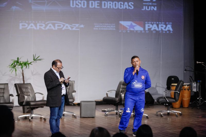 Cerca de 500 adolescentes e jovens atendidos pela Fundação ParáPaz, na Região Metropolitana de Belém, participaram, na manhã desta quarta-feira (26), de uma programação de combate ao uso de entorpecentes, no Centur. A ação, que incluiu palestras, rodas de conversa e apresentações artísticas de grupos de hip hop e de música, faz parte das atividades pelo Dia Internacional contra o Abuso e Tráfico Ilícito de Drogas. 
Na foto o detento Antônio Ribeiro. <div class='credito_fotos'>Foto: JADER PAES / AG. PARÁ   |   <a href='/midias/2019/originais/2801_parapaz37.jpg' download><i class='fa-solid fa-download'></i> Download</a></div>