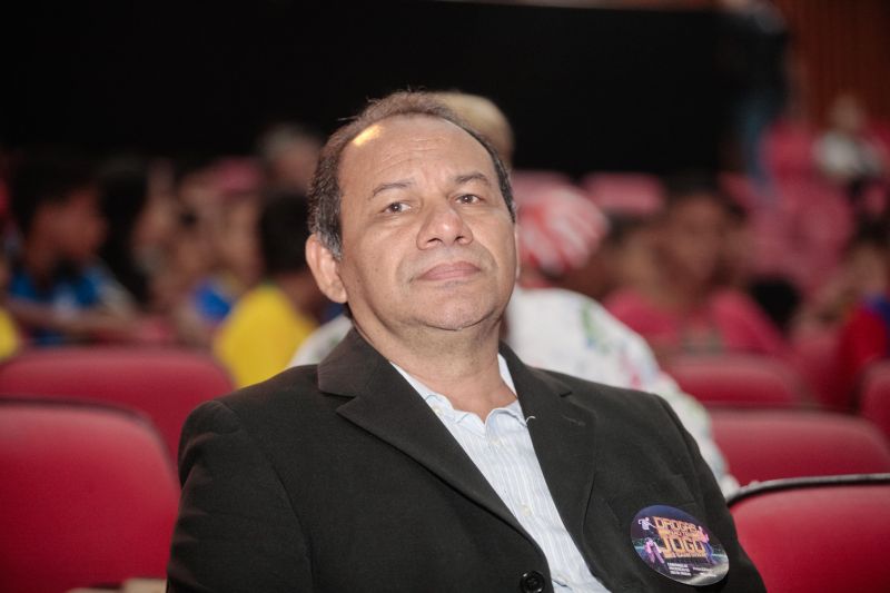 Cerca de 500 adolescentes e jovens atendidos pela Fundação ParáPaz, na Região Metropolitana de Belém, participaram, na manhã desta quarta-feira (26), de uma programação de combate ao uso de entorpecentes, no Centur. A ação, que incluiu palestras, rodas de conversa e apresentações artísticas de grupos de hip hop e de música, faz parte das atividades pelo Dia Internacional contra o Abuso e Tráfico Ilícito de Drogas.
Na foto Wilson Nascimento. <div class='credito_fotos'>Foto: JADER PAES / AG. PARÁ   |   <a href='/midias/2019/originais/2801_parapaz45edwilsonnascimento-diretordosistemapenal.jpg' download><i class='fa-solid fa-download'></i> Download</a></div>