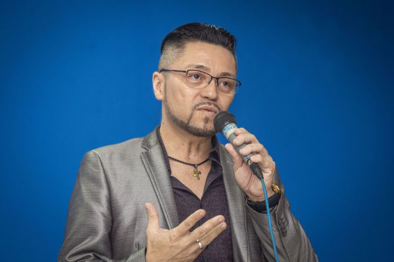 A Universidade do Estado do Pará (Uepa), na busca do reconhecimento além das fronteiras brasileiras, investiu na internacionalização e no fortalecimento das relações institucionais com a China, por meio do Instituto Confúcio. Na última terça-feira (25) foi realizada a primeira cerimônia de formatura do curso de mandarim, idioma da China. O evento ocorreu no auditório Paulo Freire, no Centro de Ciências Sociais e Educação (CCSE). <div class='credito_fotos'>Foto: ASCOM / UEPA   |   <a href='/midias/2019/originais/2804_250619_formatura_1turma_mandarim_ic_0051.jpg' download><i class='fa-solid fa-download'></i> Download</a></div>