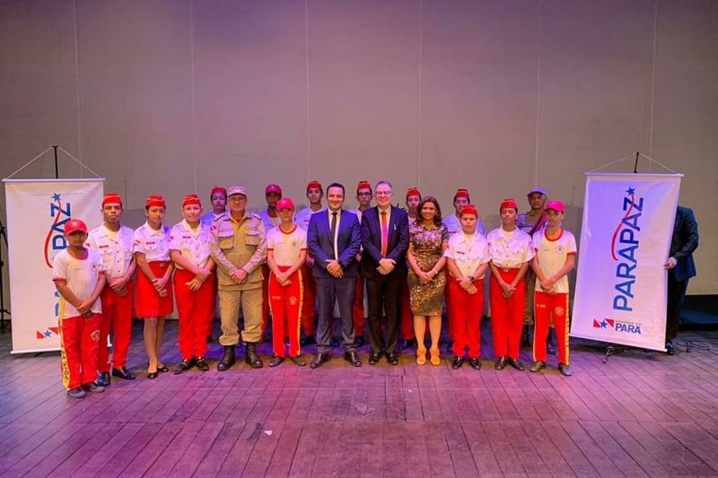 Dando continuidade à programação da Semana Paraense de Política sobre Drogas, foi realizada, nesta quarta-feira (26), uma capacitação para membros dos Conselhos Municipais do Pará, que integram a rede de políticas públicas no enfrentamento às drogas. 

FOTO: WAGNER ALMEIDA / SEJUDH
DATA: 27.06.2019
BELÉM - PARÁ <div class='credito_fotos'>Foto: Wagner Almeida/ Ascom Sejudh   |   <a href='/midias/2019/originais/2806_titulardasejudhemparceriacomaprogramacaodoparapaz.jpg' download><i class='fa-solid fa-download'></i> Download</a></div>