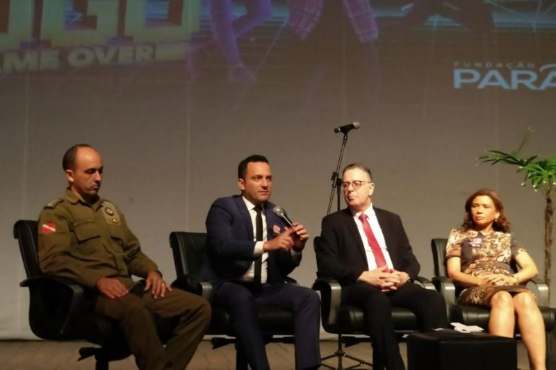 Dando continuidade à programação da Semana Paraense de Política sobre Drogas, foi realizada, nesta quarta-feira (26), uma capacitação para membros dos Conselhos Municipais do Pará, que integram a rede de políticas públicas no enfrentamento às drogas. 

FOTO: WAGNER ALMEIDA / SEJUDH
DATA: 27.06.2019
BELÉM - PARÁ <div class='credito_fotos'>Foto: Wagner Almeida/ Ascom Sejudh   |   <a href='/midias/2019/originais/2806_titulardasejudhnoeventodaparapaz.jpg' download><i class='fa-solid fa-download'></i> Download</a></div>