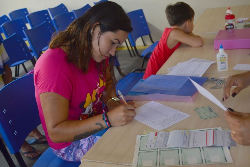 As ações do Programa Territórios pela Paz, do Governo do Pará, chegaram ao bairro do Icuí, em Ananindeua (Região Metropolitana de Belém), nesta quarta-feira (26).

FOTO: ELIELSON MODESTO / SEGUP
DATA: 27.06.2019
BELÉM - PARÁ <div class='credito_fotos'>Foto: Elielson Modesto / Ascom Segup   |   <a href='/midias/2019/originais/2807_dsc_0216.jpg' download><i class='fa-solid fa-download'></i> Download</a></div>