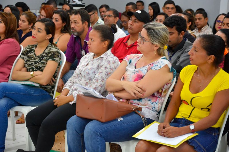 Ampliar a qualificação do atendimento socioeducativo em meio aberto é uma das metas do Governo do Pará nos 144 municípios do Estado.

FOTO: Alberto Passos/ ASCOM FASEPA
DATA: 27.06.2019
MARABÁ - PARÁ <div class='credito_fotos'>Foto: Ascom Fasepa   |   <a href='/midias/2019/originais/2809_encontroregionaldecarajas-fotoalbertopassos-ascomfasepa_07.jpg' download><i class='fa-solid fa-download'></i> Download</a></div>