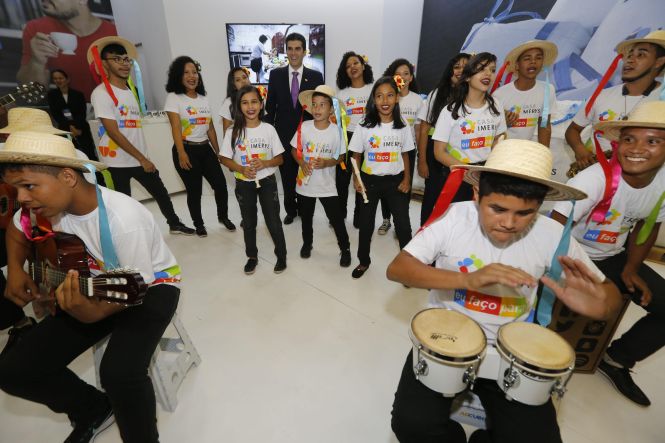 Homenageado com a medalha do Mérito Industrial Simão Miguel Bitar durante a abertura da 14ª edição da Feira da Indústria do Pará (Fipa), nesta quarta-feira (15), no Hangar - Centro de Convenções, o governador Helder Barbalho anunciou, à ocasião, ações que devem modificar o cenário econômico do Estado a longo prazo. 

FOTO: MARCELO SEABRA/ AG. PARÁ
DATA: 15.05.2019
BELÉM - PARÁ <div class='credito_fotos'>Foto: Marcelo Seabra / Ag. Pará   |   <a href='/midias/2019/originais/280f08fe-ceef-402e-881b-1b17def47bc4.jpg' download><i class='fa-solid fa-download'></i> Download</a></div>