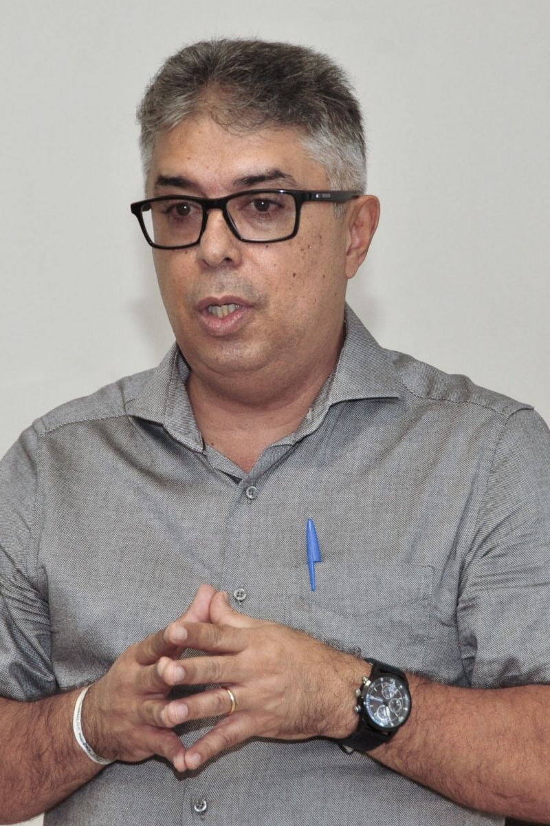 O fortalecimento da parceria entre a Secretaria de Estado de Saúde Pública (Sespa) e o Instituto Evandro Chagas (IEC) – uma das mais conceituadas instituições de pesquisa do planeta – para ampliar os serviços de saúde pública no Pará foi discutido na reunião realizada nesta terça-feira (25), no auditório do IEC.

NA FOTO: Amiraldo Pinheiro, diretor de Vigilância em Saúde da Sespa


FOTO: José Pantoja / Sespa
DATA: 27.06.2019
BELÉM - PARÁ <div class='credito_fotos'>Foto: José Pantoja / Ascom Sespa   |   <a href='/midias/2019/originais/2810_amiraldopinheirodiretordevigilanciaemsaudedasespa.jpg' download><i class='fa-solid fa-download'></i> Download</a></div>