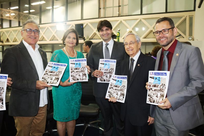 O Diário Oficial do Estado ganhou sessão solene, na manhã desta quinta-feira (27), no plenário da Assembleia Legislativa do Pará (Alepa), em homenagem aos 128 anos de fundação. A solenidade teve início por volta das 10h e contou com a presença de servidores da autarquia, representantes de entidades, além de autoridades locais e de outros estados. <div class='credito_fotos'>Foto: Divulgação   |   <a href='/midias/2019/originais/2816_img_2654.jpg' download><i class='fa-solid fa-download'></i> Download</a></div>