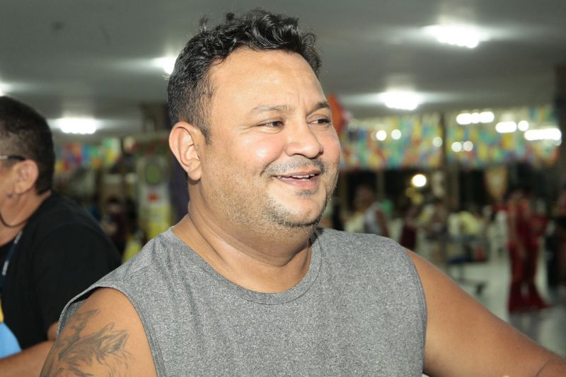 Apresentação de quadrilhas, folguedos juninos, grupos regionais e shows variados fazem parte da programação do Arraial de Todo o Pará, que ocorre na sede da Fundação Cultural do Pará (FCP/Centur) até o próximo domingo (30). Com início no último dia 15, as atividades iniciam sempre às 19h e incluem também o Concurso Estadual de Quadrilhas, um dos eventos populares mais aguardados do calendário festivo do Estado. Nesta quinta-feira (27), cerca de 4 mil pessoas aproveitaram para curtir o São João no Centur. A entrada é franca.
Na foto Quadrilha sabor marajoara - Marcos de Jesus. <div class='credito_fotos'>Foto: Ricardo Amanajás / Ag. Pará   |   <a href='/midias/2019/originais/2820_quadrilhasabormarajoara-marcosdejesus2.jpg' download><i class='fa-solid fa-download'></i> Download</a></div>