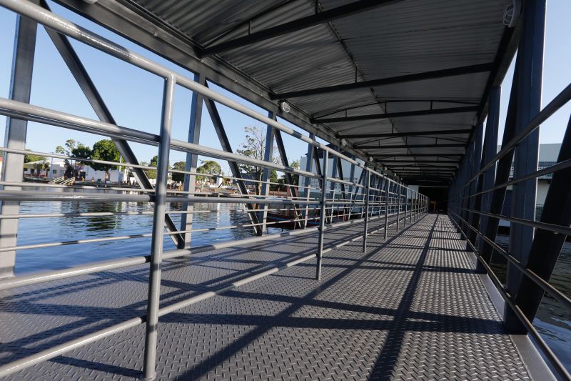 Mais de 18 mil moradores do município de Terra Santa, na região do Baixo Amazonas, no oeste do Pará, contam agora com o primeiro Terminal Hidroviário de Cargas e Passageiros da cidade, obra realizada pelo governo do Estado, por meio da Companhia de Portos e Hidrovias do Pará (CPH). 

FOTO: MARCELO SEABRA / AGÊNCIA PARÁ
DATA: 28.06.2019
TERRA SANTA - PARÁ <div class='credito_fotos'>Foto: Marcelo Seabra / Ag. Pará   |   <a href='/midias/2019/originais/2822__mg_0115.jpg' download><i class='fa-solid fa-download'></i> Download</a></div>