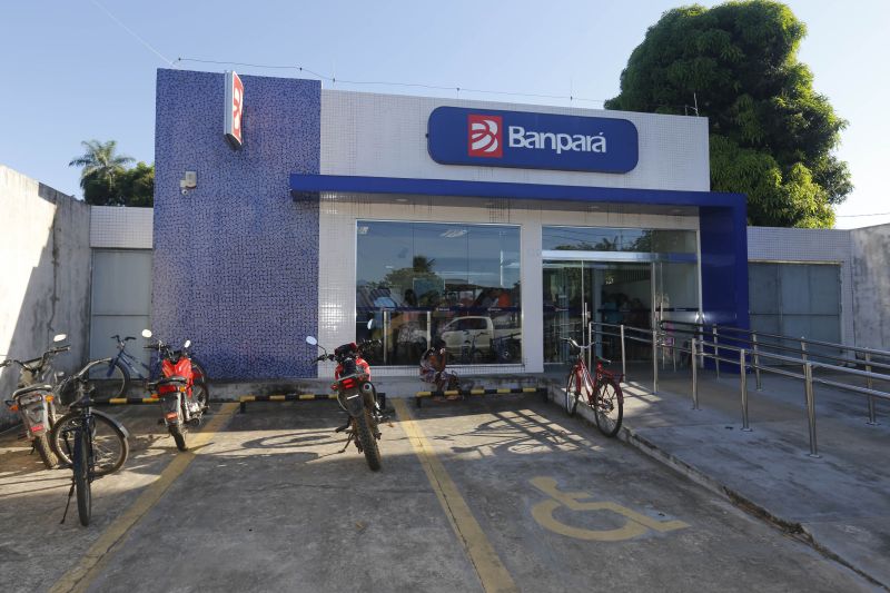 Mais de 18 mil moradores do município de Terra Santa, na região do Baixo Amazonas, no oeste do Pará, contam agora com o primeiro Terminal Hidroviário de Cargas e Passageiros da cidade, obra realizada pelo governo do Estado, por meio da Companhia de Portos e Hidrovias do Pará (CPH). 

FOTO: MARCELO SEABRA / AGÊNCIA PARÁ
DATA: 28.06.2019
TERRA SANTA - PARÁ <div class='credito_fotos'>Foto: Marcelo Seabra / Ag. Pará   |   <a href='/midias/2019/originais/2822__mg_0239.jpg' download><i class='fa-solid fa-download'></i> Download</a></div>