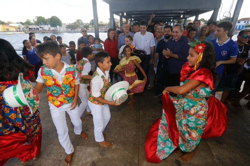 Mais de 18 mil moradores do município de Terra Santa, na região do Baixo Amazonas, no oeste do Pará, contam agora com o primeiro Terminal Hidroviário de Cargas e Passageiros da cidade, obra realizada pelo governo do Estado, por meio da Companhia de Portos e Hidrovias do Pará (CPH). 

FOTO: MARCELO SEABRA / AGÊNCIA PARÁ
DATA: 28.06.2019
TERRA SANTA - PARÁ <div class='credito_fotos'>Foto: Marcelo Seabra / Ag. Pará   |   <a href='/midias/2019/originais/2822__mg_1068.jpg' download><i class='fa-solid fa-download'></i> Download</a></div>