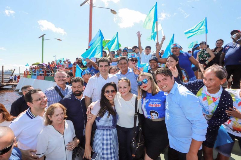 om recepção calorosa e muito animada da população, o governador Helder Barbalho visitou Faro, na região do baixo Amazonas, nesta sexta feira (28). 

FOTO: MARCO SANTOS / AGÊNCIA PARÁ
DATA: 28.06.2019
FARO - PARÁ <div class='credito_fotos'>Foto: Marco Santos / Ag. Pará   |   <a href='/midias/2019/originais/2823_whatsappimage2019-06-28at19.38.401.jpg' download><i class='fa-solid fa-download'></i> Download</a></div>